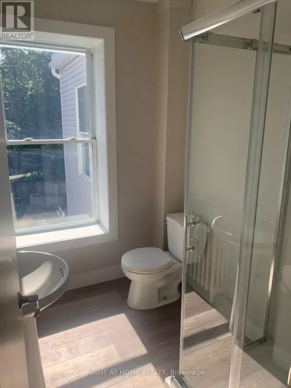 Oshawa (lakeview), ON L1H4M7,728-730 Simcoe ST South #6