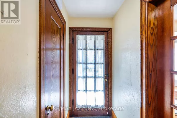 Oshawa (lakeview), ON L1H3W5,30 THOMAS STREET