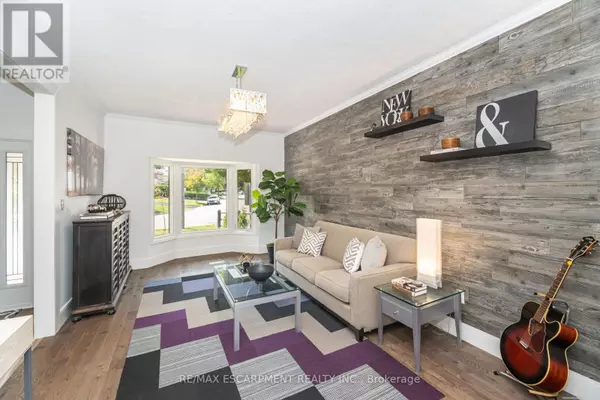 Whitby (blue Grass Meadows), ON L1N6M9,362 PRINCE OF WALES DRIVE