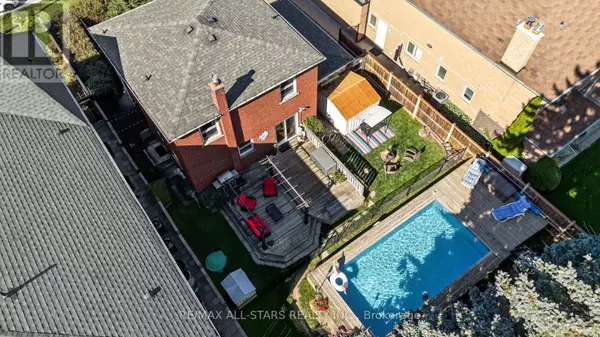 11 CHATTERTON BOULEVARD, Toronto (scarborough Village), ON M1M2G3