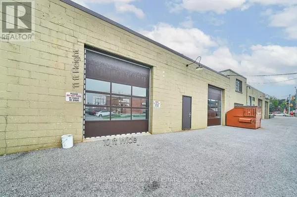 Whitby (downtown Whitby), ON L1N4J1,519 BROCK STREET N