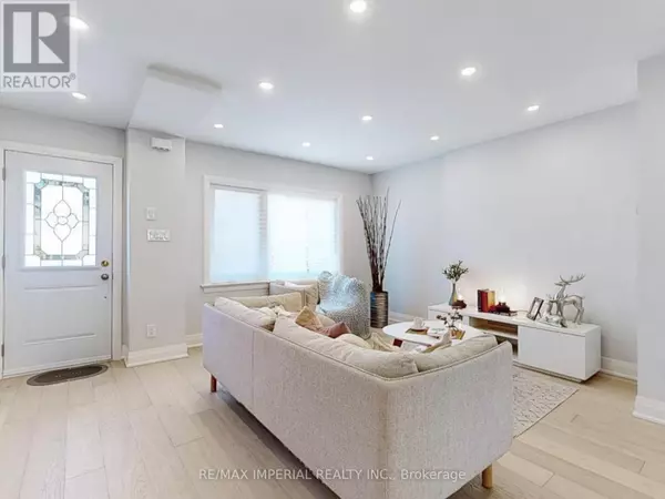 9 LESMOUNT AVENUE, Toronto (danforth Village-east York), ON M4J3V5