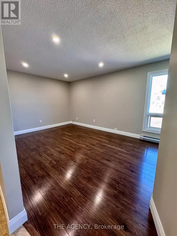Oshawa (lakeview), ON L1H3M2,62 Bloor ST #1