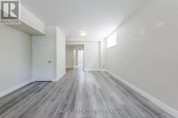 Oshawa (central), ON L1H1Y5,79 Hogarth ST #Lower