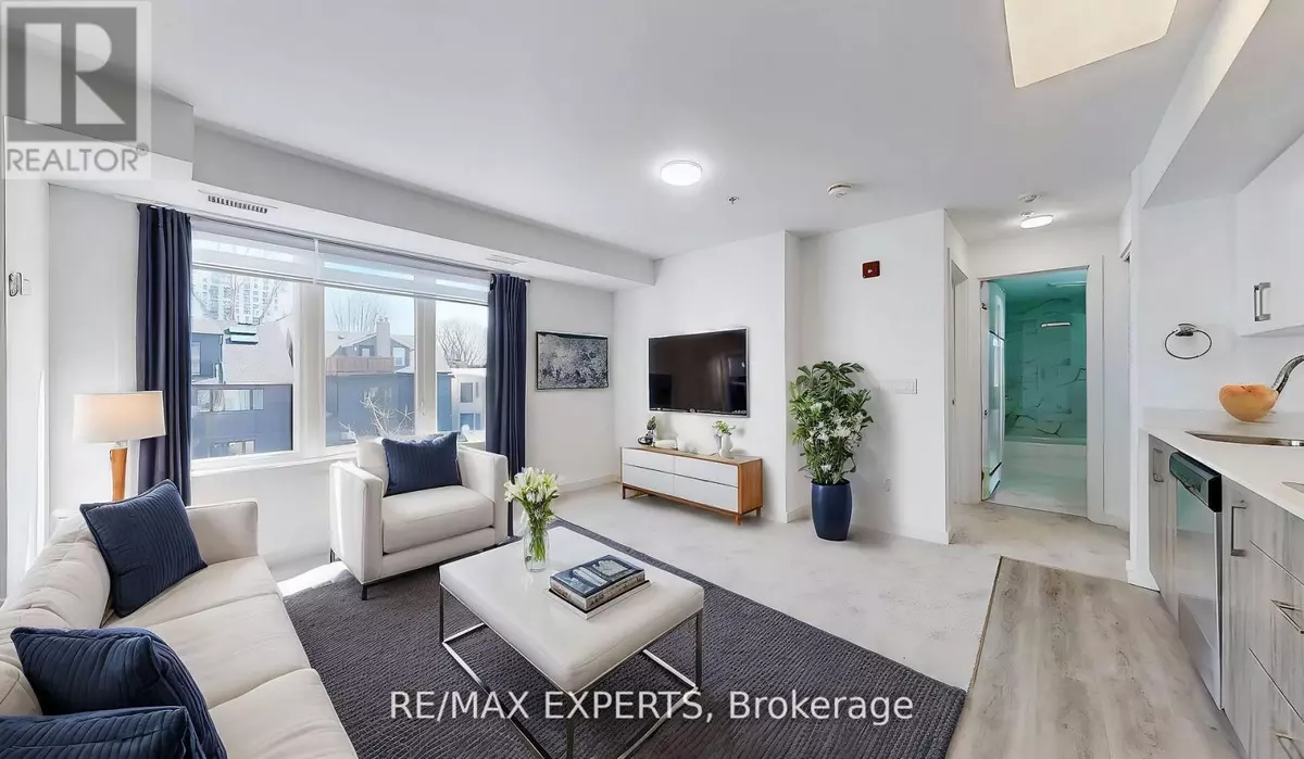 Toronto (greenwood-coxwell), ON M4L2V8,45 Connaught AVE #303