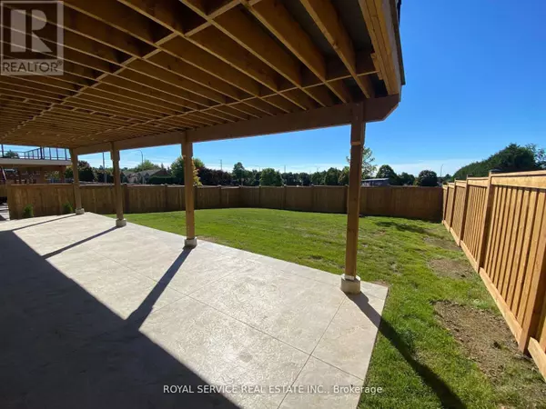 Whitby (pringle Creek), ON L1N8P2,61 Waywell ST #B