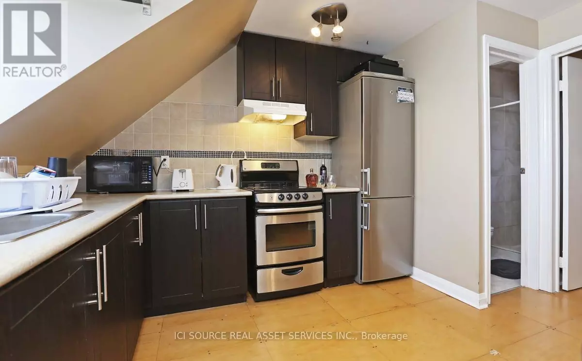 Toronto (south Riverdale), ON M4M3A3,224 Jones AVE #3