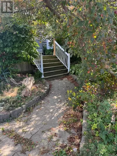 Whitby (port Whitby), ON L1N1C3,1717 CHARLES STREET