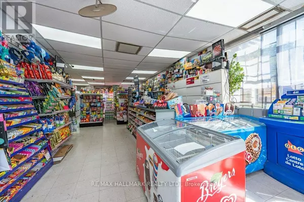 Toronto (north Riverdale), ON M4K2P4,675 BROADVIEW AVENUE