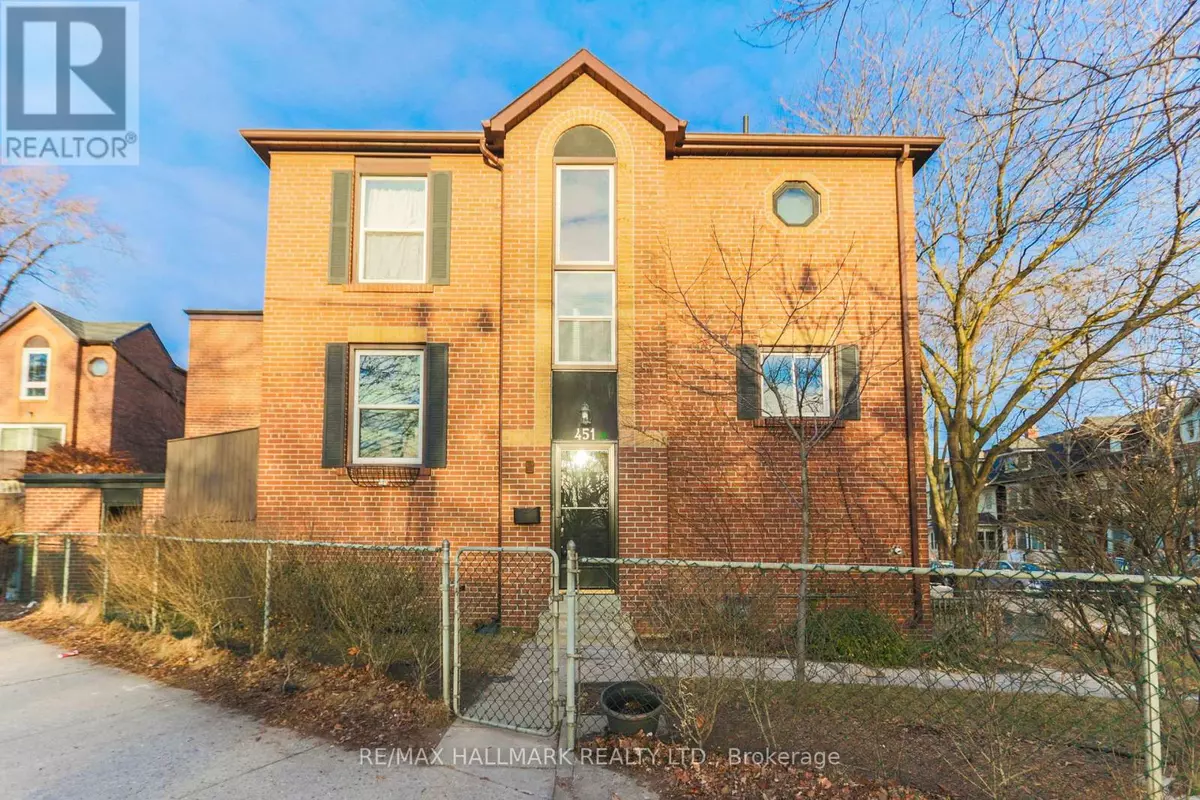 Toronto (north Riverdale), ON M4K2N3,451 BROADVIEW AVENUE