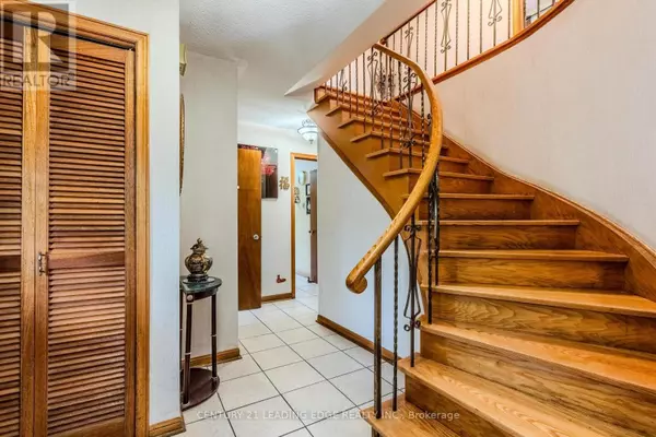 Toronto (west Hill), ON M1E2L1,25 DANZIG STREET