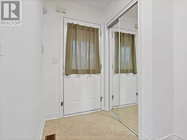 Toronto (rouge), ON M1X2B9,462 STAINES ROAD