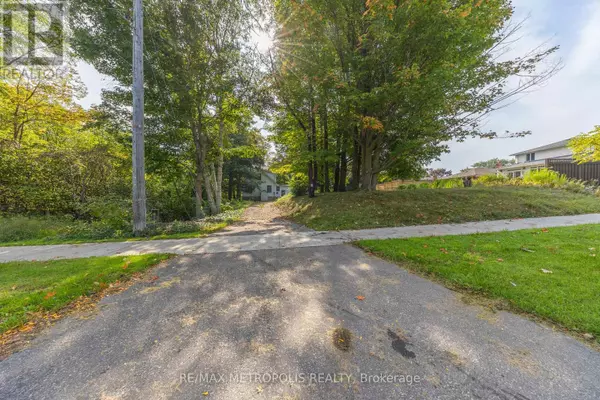 Toronto (centennial Scarborough), ON M1C1R5,5297 LAWRENCE AVENUE E