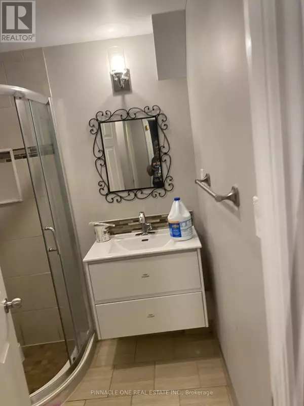Clarington (bowmanville), ON L1C4N2,42 Mccrimmon CRES #Basement