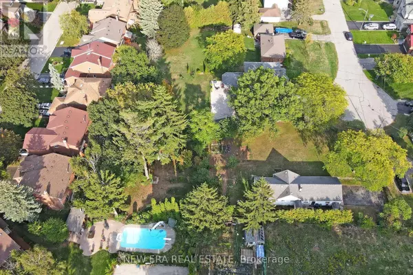 Toronto (highland Creek), ON M1C1E5,28 THOMAS AVENUE