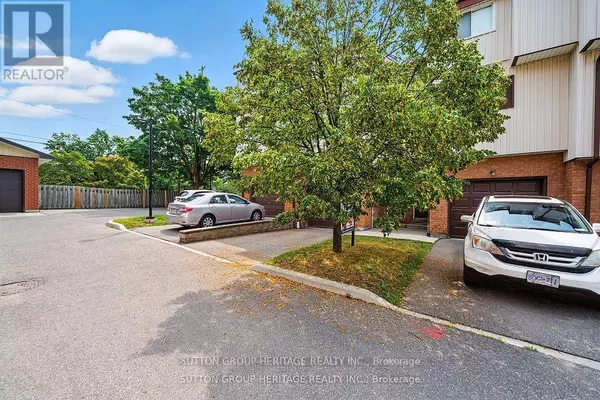 Oshawa (eastdale), ON L1K1L9,601 Galahad DR #29