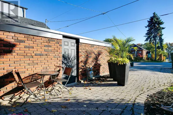 Toronto (oakridge), ON M1L3T8,106 LEYTON AVENUE