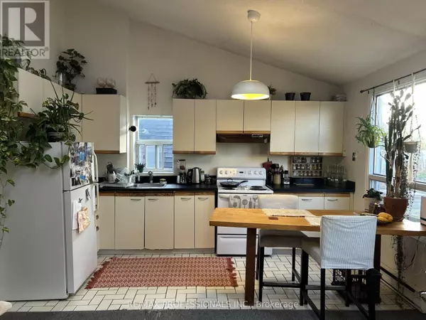 Toronto (north Riverdale), ON M4K1H6,41 Albermarle AVE #4