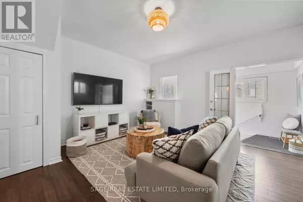 Toronto (clairlea-birchmount), ON M1L2R5,79 PITT AVENUE