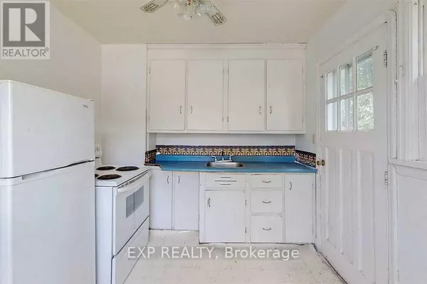 Oshawa (donevan), ON L1H1R9,563 DEVON AVENUE