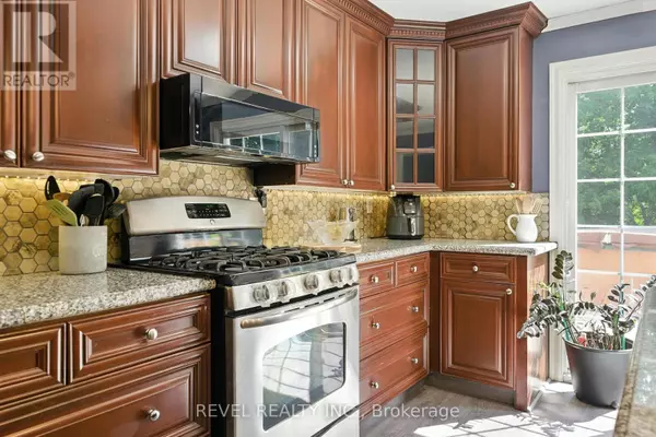 Oshawa (mclaughlin), ON L1J5G6,57 ROSEHILL BOULEVARD