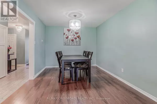 Toronto (malvern), ON M1B1N7,15 LOWRY SQUARE