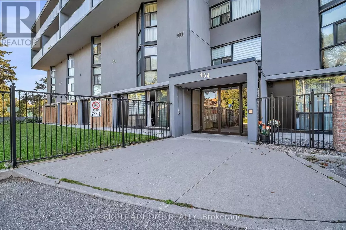 Oshawa (central), ON L1H4C2,454 Centre ST South #110