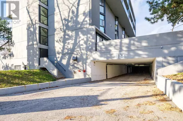 Oshawa (central), ON L1H4C2,454 Centre ST South #110