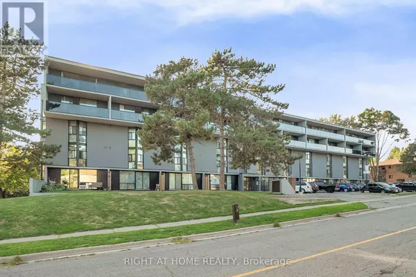 Oshawa (central), ON L1H4C2,454 Centre ST South #110