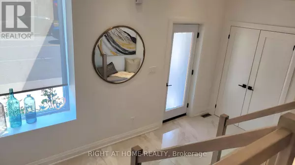 Toronto (east York), ON M4J3S4,475 DONLANDS AVENUE