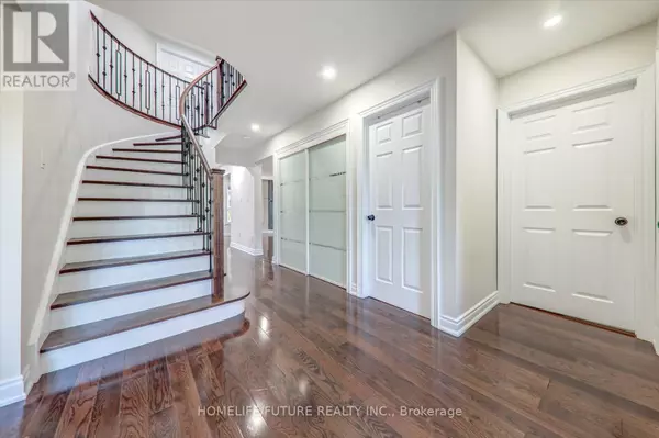 Toronto (rouge), ON M1B5G5,83 OLD FINCH AVENUE