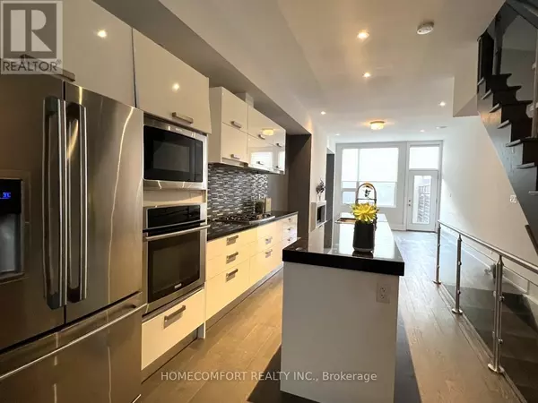 Toronto (south Riverdale), ON M4M0B5,82 BOULTON AVENUE