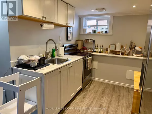 Oshawa (donevan), ON L1H2W7,631 CRERAR AVENUE