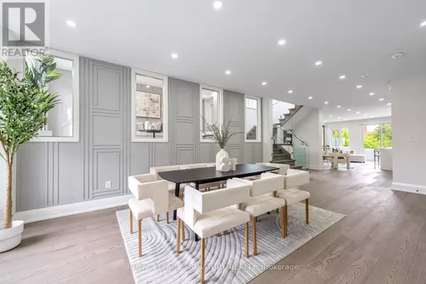 Toronto (woodbine-lumsden), ON M4C2Z3,17 TRENTON AVENUE