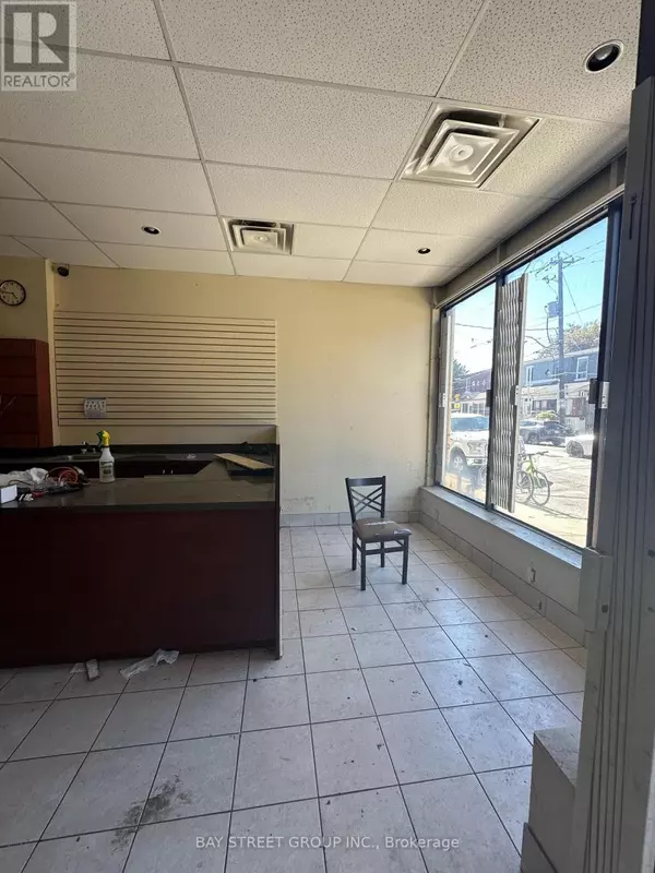 Toronto (south Riverdale), ON M4M2G8,267 BROADVIEW AVENUE