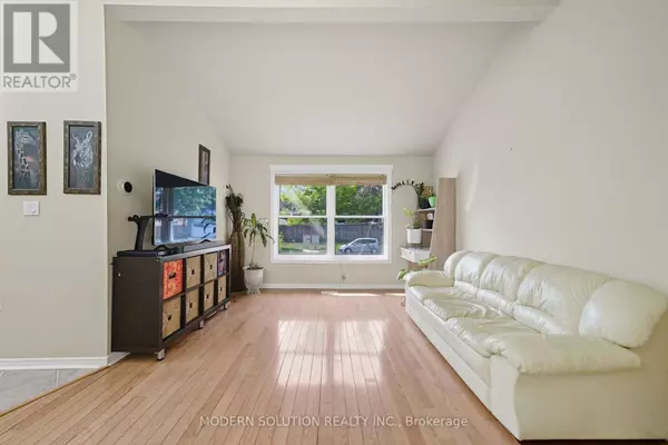 Whitby (blue Grass Meadows), ON L1N6R4,5 WOODLAWN COURT