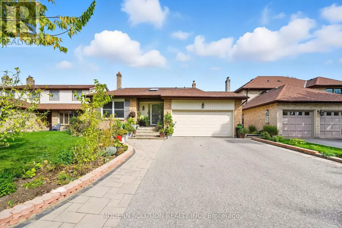 Whitby (blue Grass Meadows), ON L1N6R4,5 WOODLAWN COURT