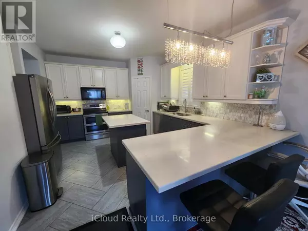 Oshawa (samac), ON L1G8B7,MAIN AND UPPER LEVEL - 271 RYERSON CRESCENT