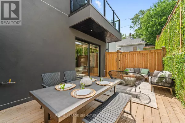 Toronto (south Riverdale), ON M4L2E9,24 HARRIET STREET