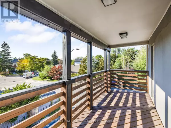 Toronto (danforth Village-east York), ON M4J4G8,90 LEROY AVENUE