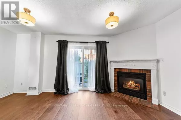 Toronto (rouge), ON M1C5C7,6400 Lawrence AVE East #15