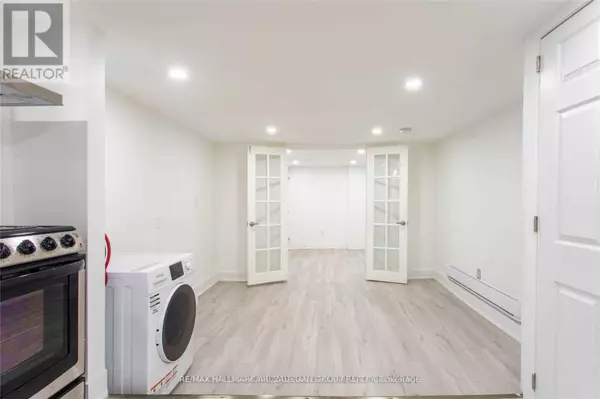 Toronto (south Riverdale), ON M4M2M4,138 Booth AVE #Lower Fl