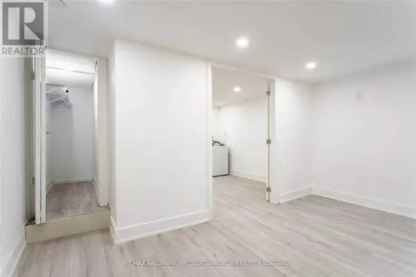 Toronto (south Riverdale), ON M4M2M4,138 Booth AVE #Lower Fl