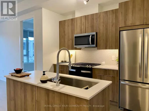 Toronto (north Riverdale), ON M4K0A5,495 Logan AVE #308