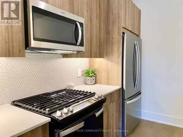 Toronto (north Riverdale), ON M4K0A5,495 Logan AVE #308