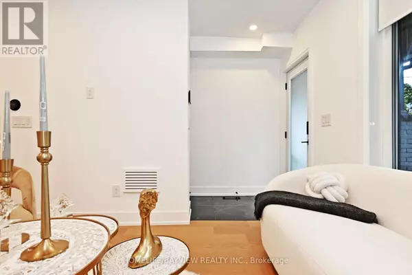 Toronto (danforth Village-east York), ON M4C2A2,286 SPRINGDALE BOULEVARD