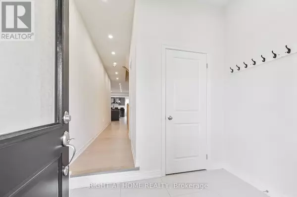 Whitby, ON L1P0L4,80 CONARTY CRESCENT