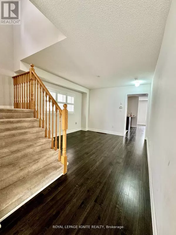 Ajax (central East), ON L1Z0R7,5 Holroyd ST #Upper