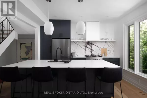 5 WEMBLEY DRIVE, Toronto (woodbine Corridor), ON M4L3C9