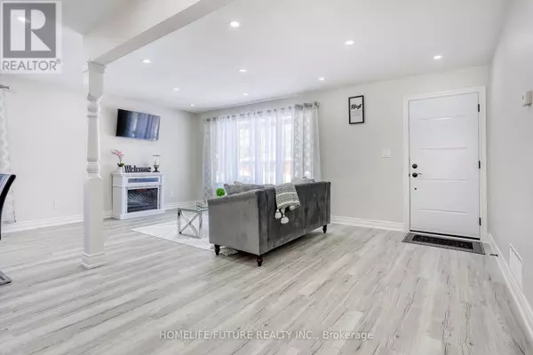 Oshawa (mclaughlin), ON L1J5L6,602 FINUCANE STREET